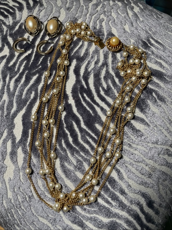 Jewelry - Mid-to-late 20thCenturyVintage Necklace  Two Earring Set.       #5